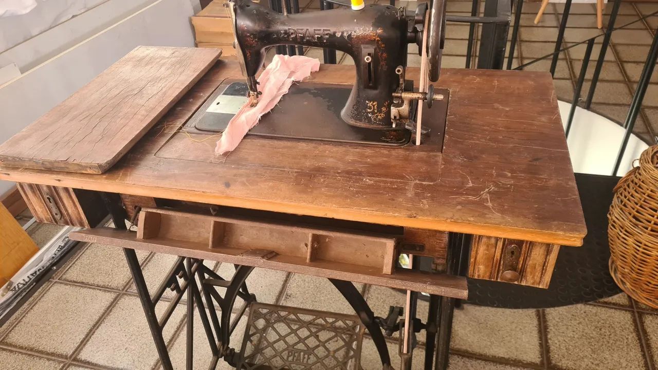 Maquina de Costura Antiga  Pfaff - Foto 3