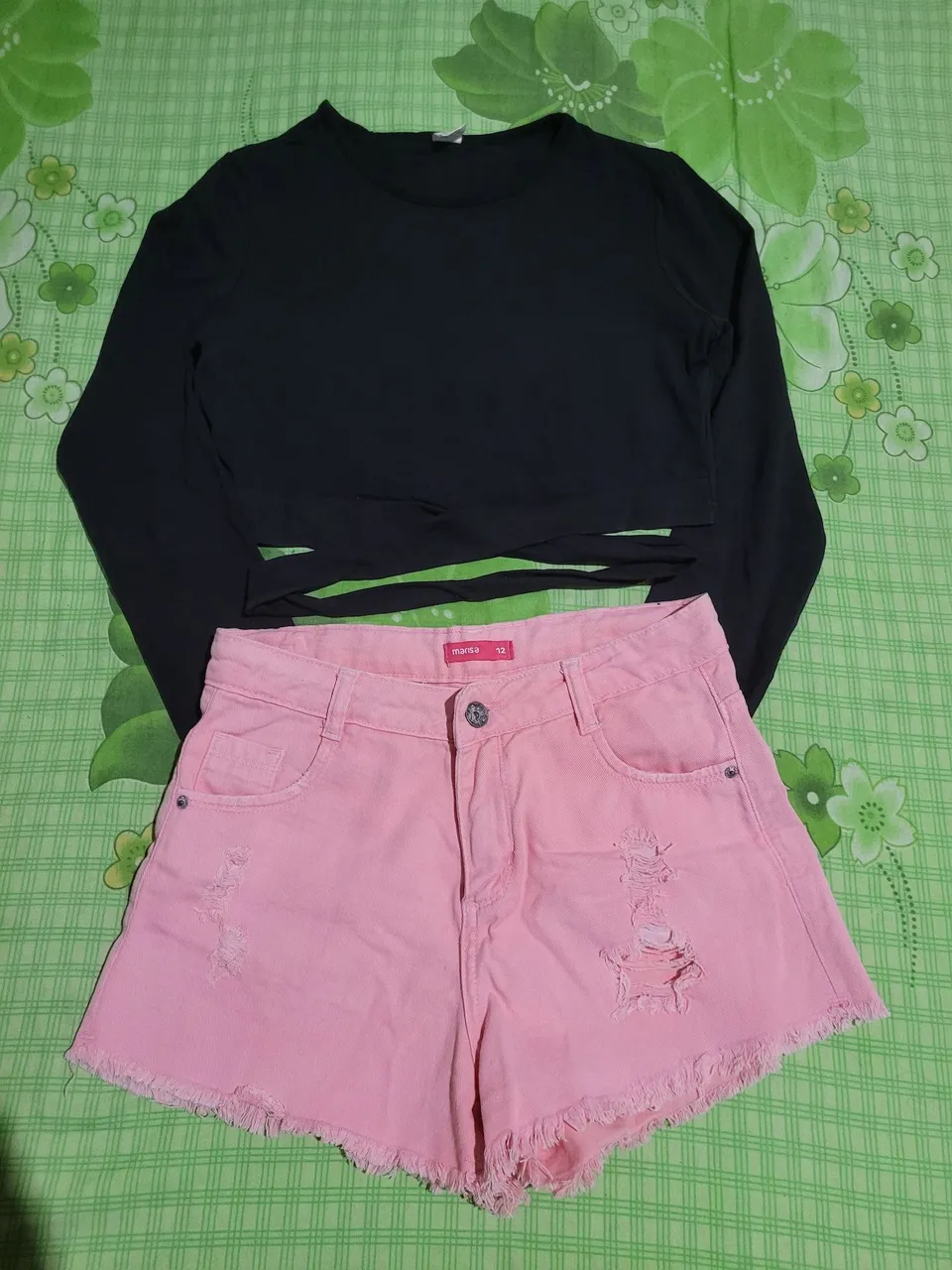 Short jeans e Blusa tam 12/13 anos
