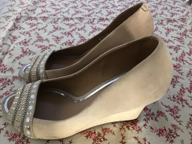 Peep Toe Creme com Spikes da Arezzo - Foto 3