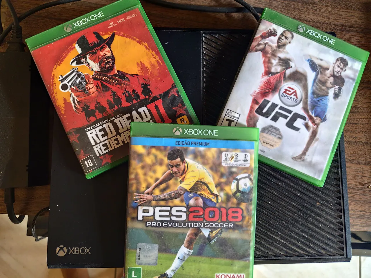 Xbox One - 2 controles e 5 jogos