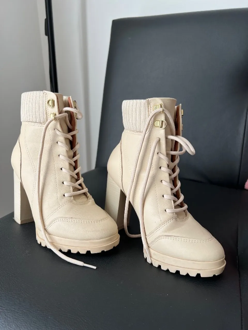 Bota Vizzano semi nova