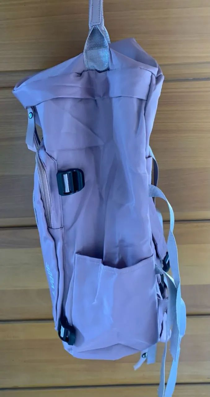 Mochila esportiva lilás resistente e espaçosa - Foto 3