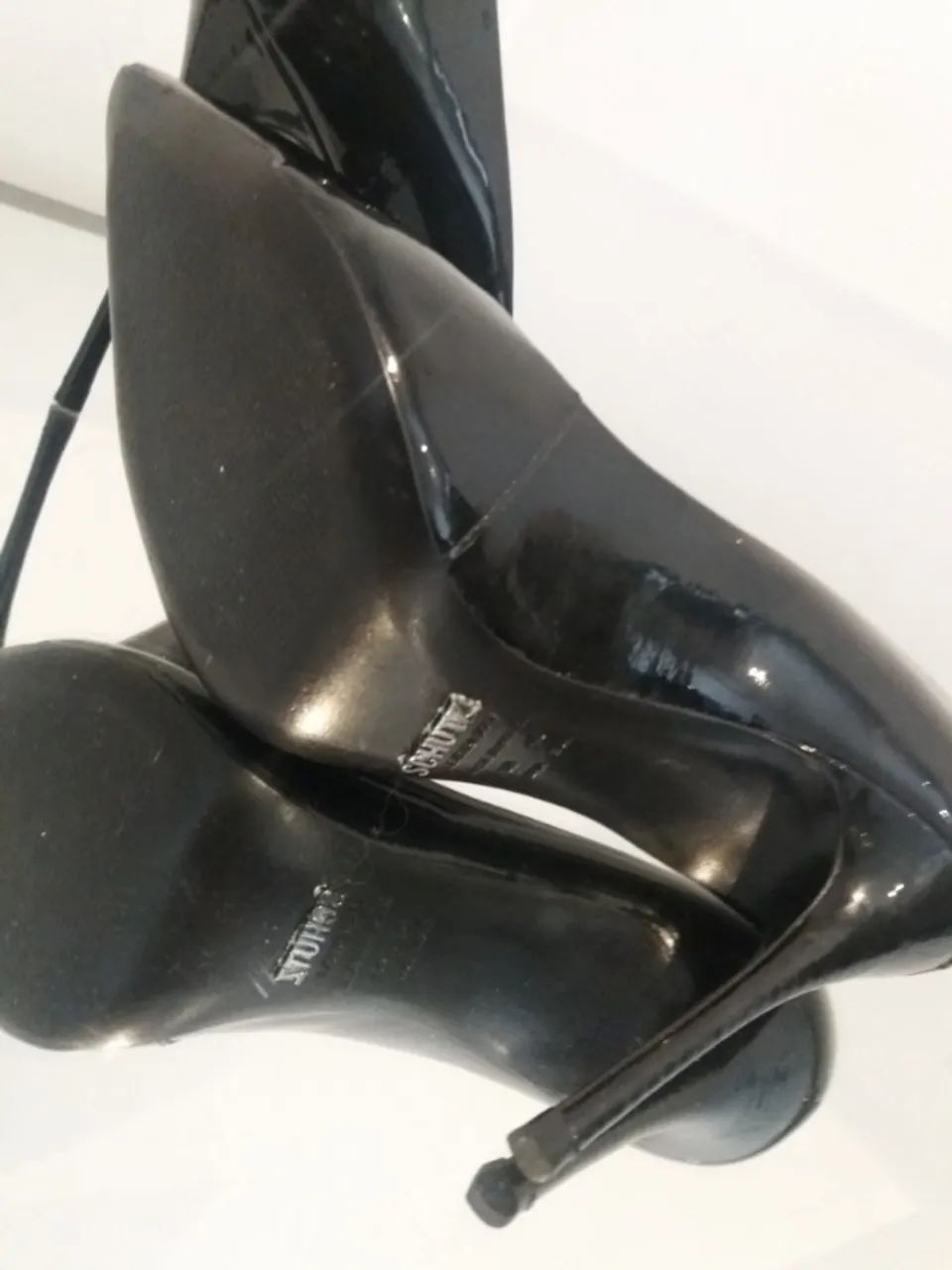 SCARPIN CLÁSSICO SCHUTZ. PRETO VERNIZ. LINDÍSSIMO - Foto 4