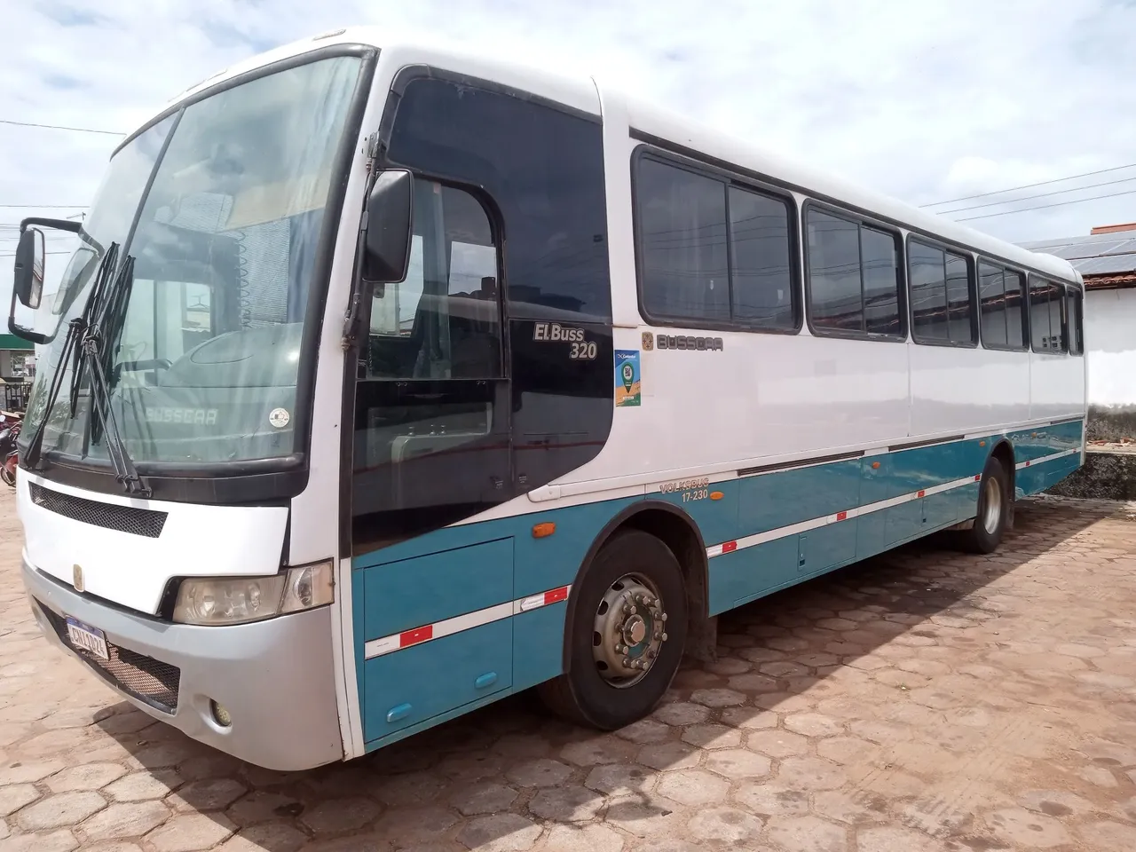 Onibus VW 17230 e Mercedes O500 Com ar