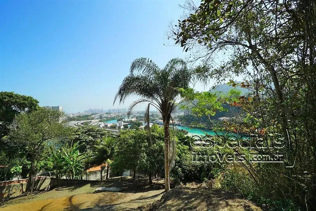 Terreno à venda no Joá. Vista deslumbrante do mar e da Barra da Tijuca.
