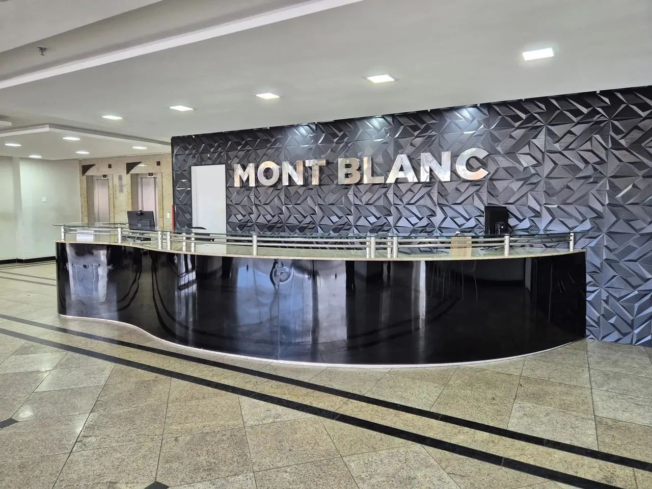 Edifício Montblanc, Apartamento para Locação no 14º Andar  Mobiliado, Varanda e Excelente  - Foto 3
