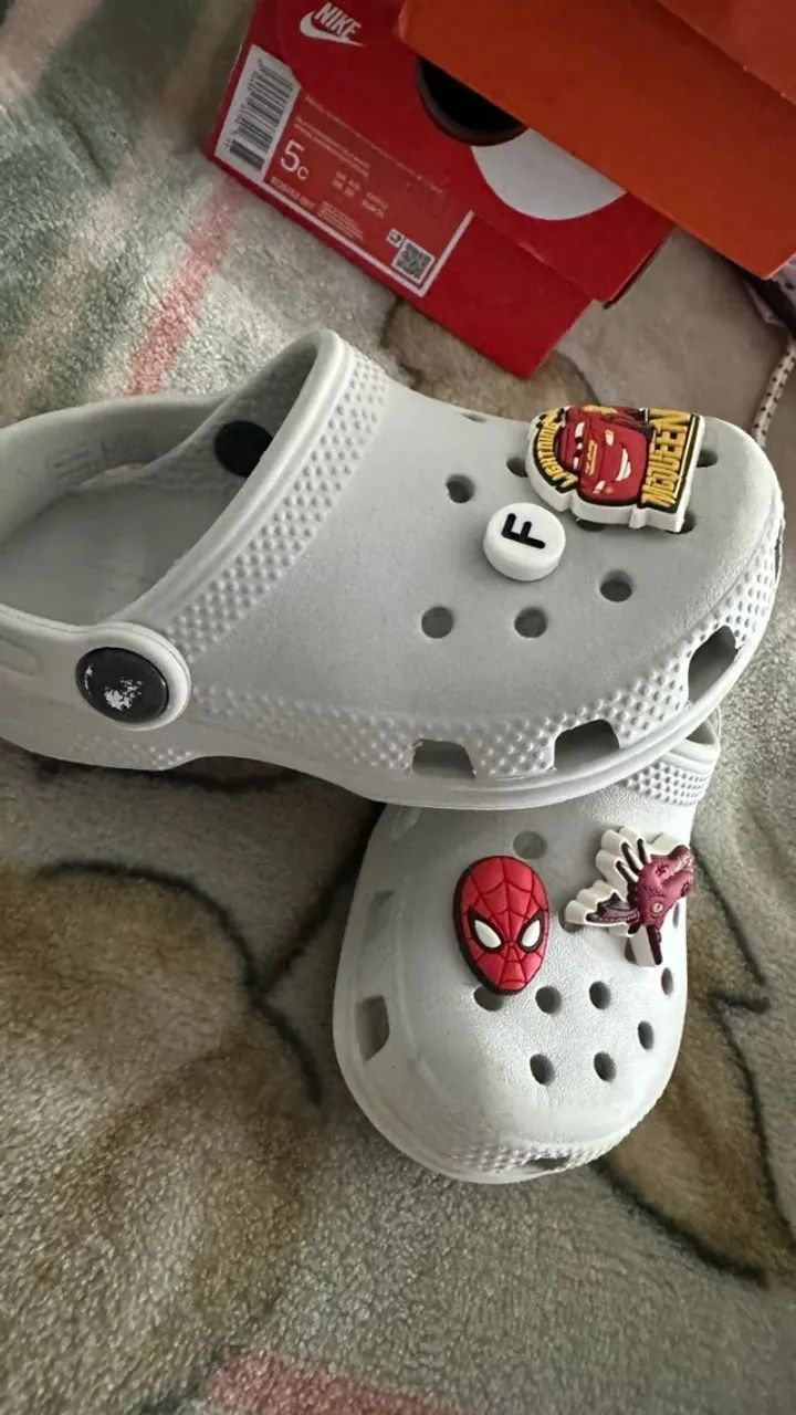 CROCS INFANTIL C8 c/ Jibbitz - Foto 2