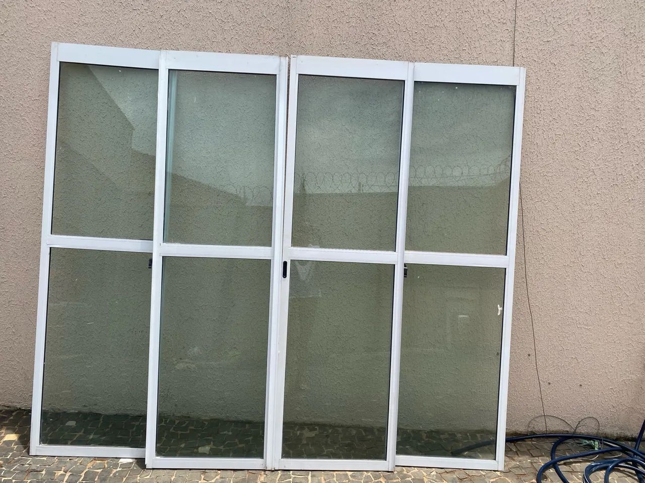 Porta de correr em alumínio com vidro 4 folhas