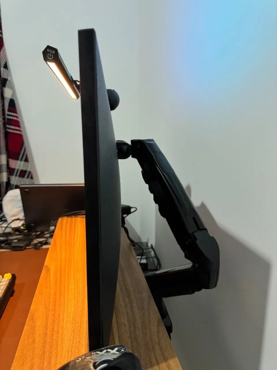 Monitor UHD Samsung 28" 4K, HDMI, Display Port, FreeSync, Preto, Série UR550. - Foto 4