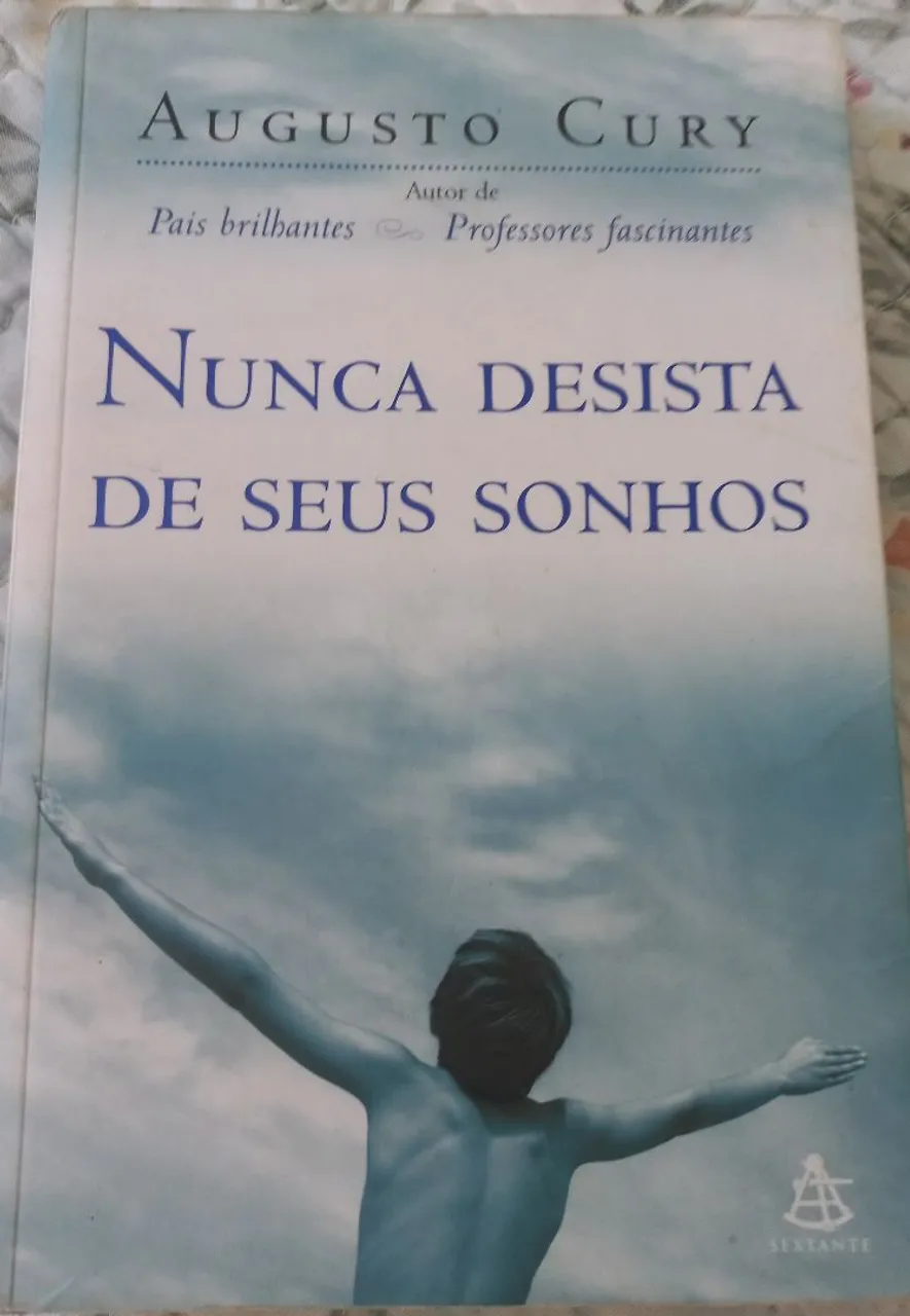 Livro Nunca desista de seus sonhos
