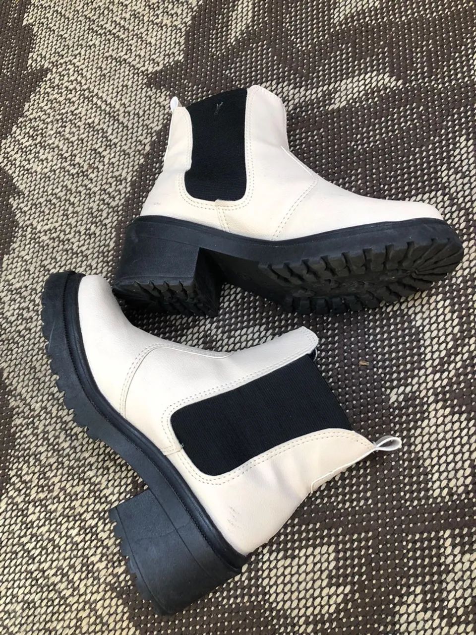 Botas off-white n.34 (NOVA)