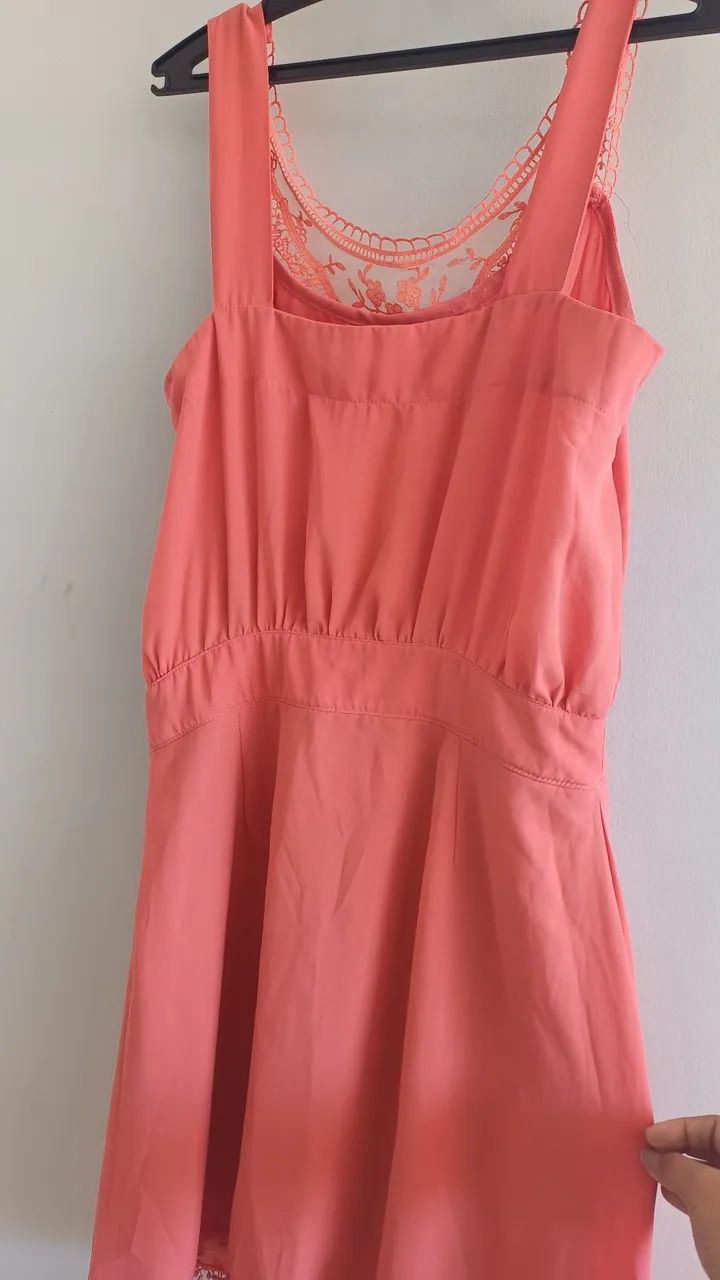 Vestido Coral com Detalhe em Renda - Foto 3
