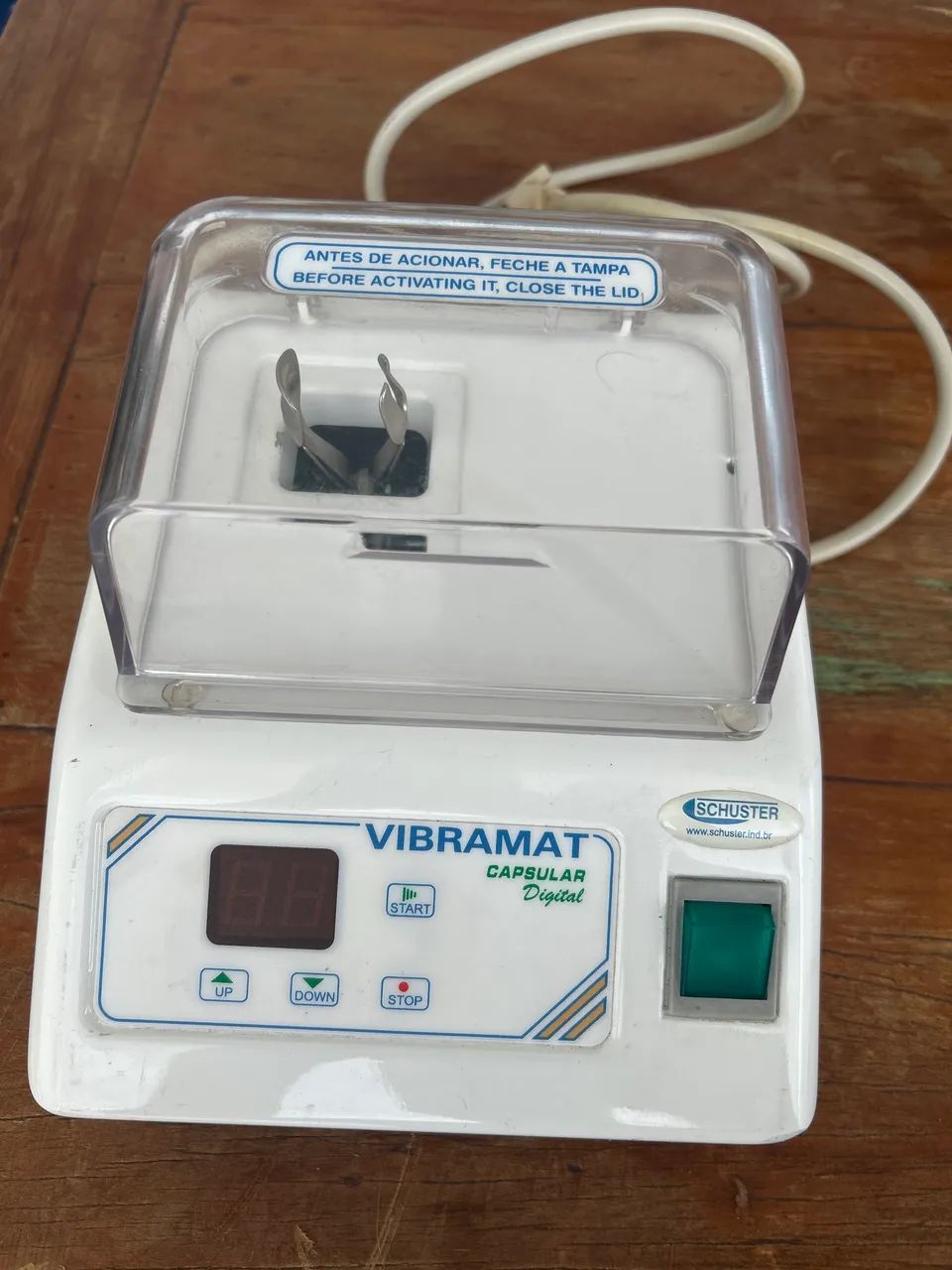 Misturador de cápsulas odontológicas (Vibramat)
