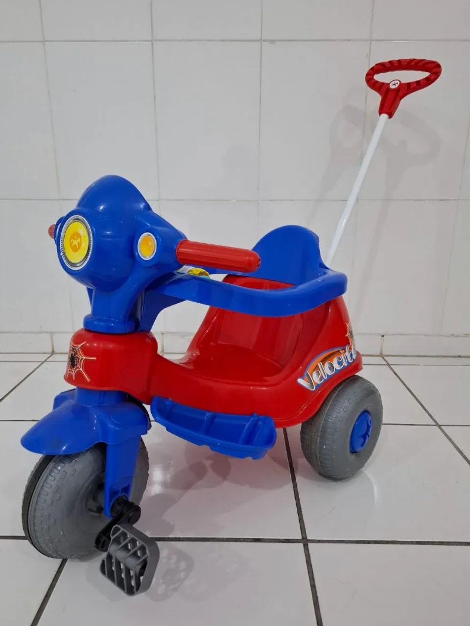 Triciclo Infantil com Haste de Direção - Foto 2