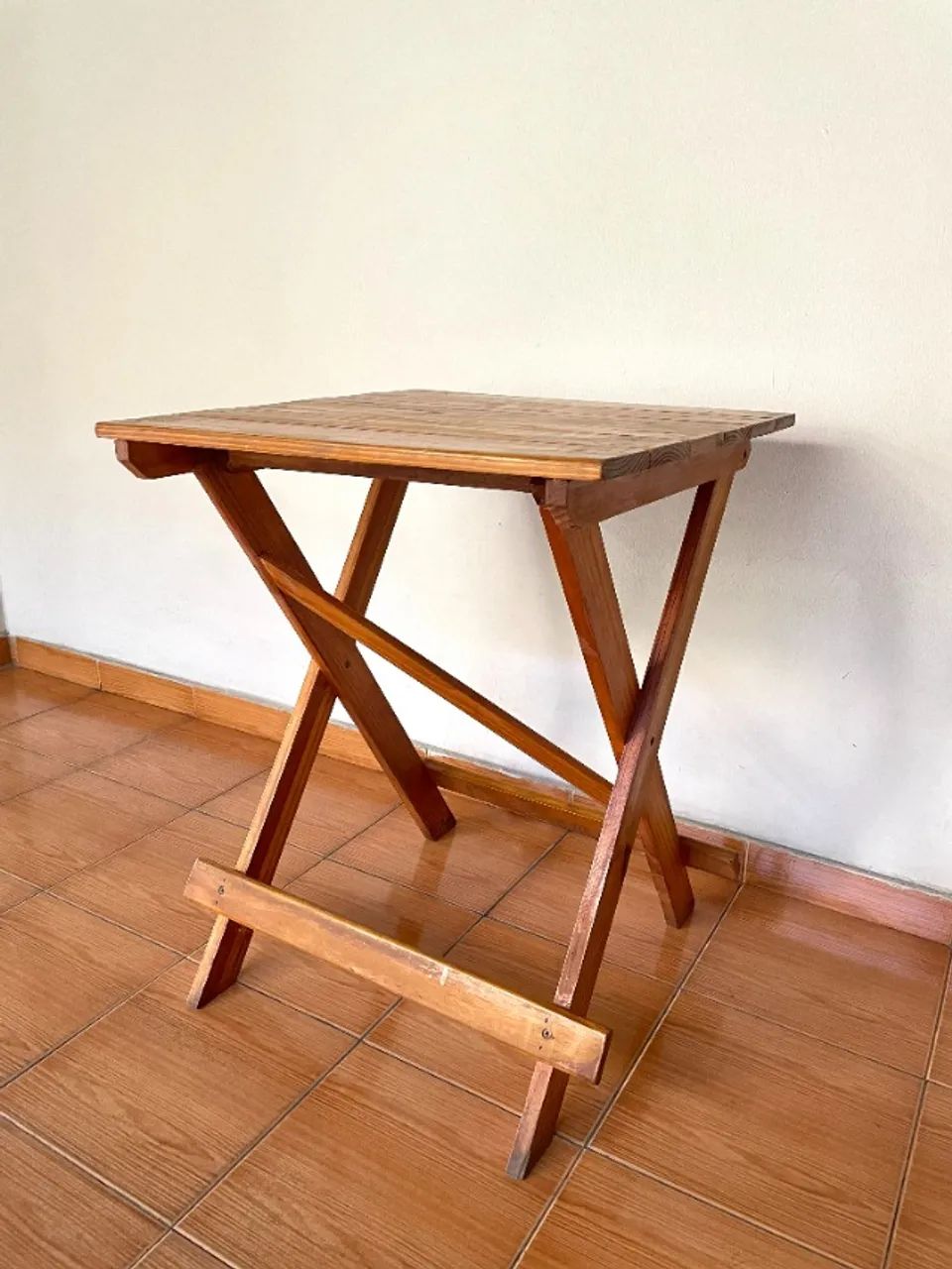 Mesa Dobrável Quadrada de Madeira64308481324930123