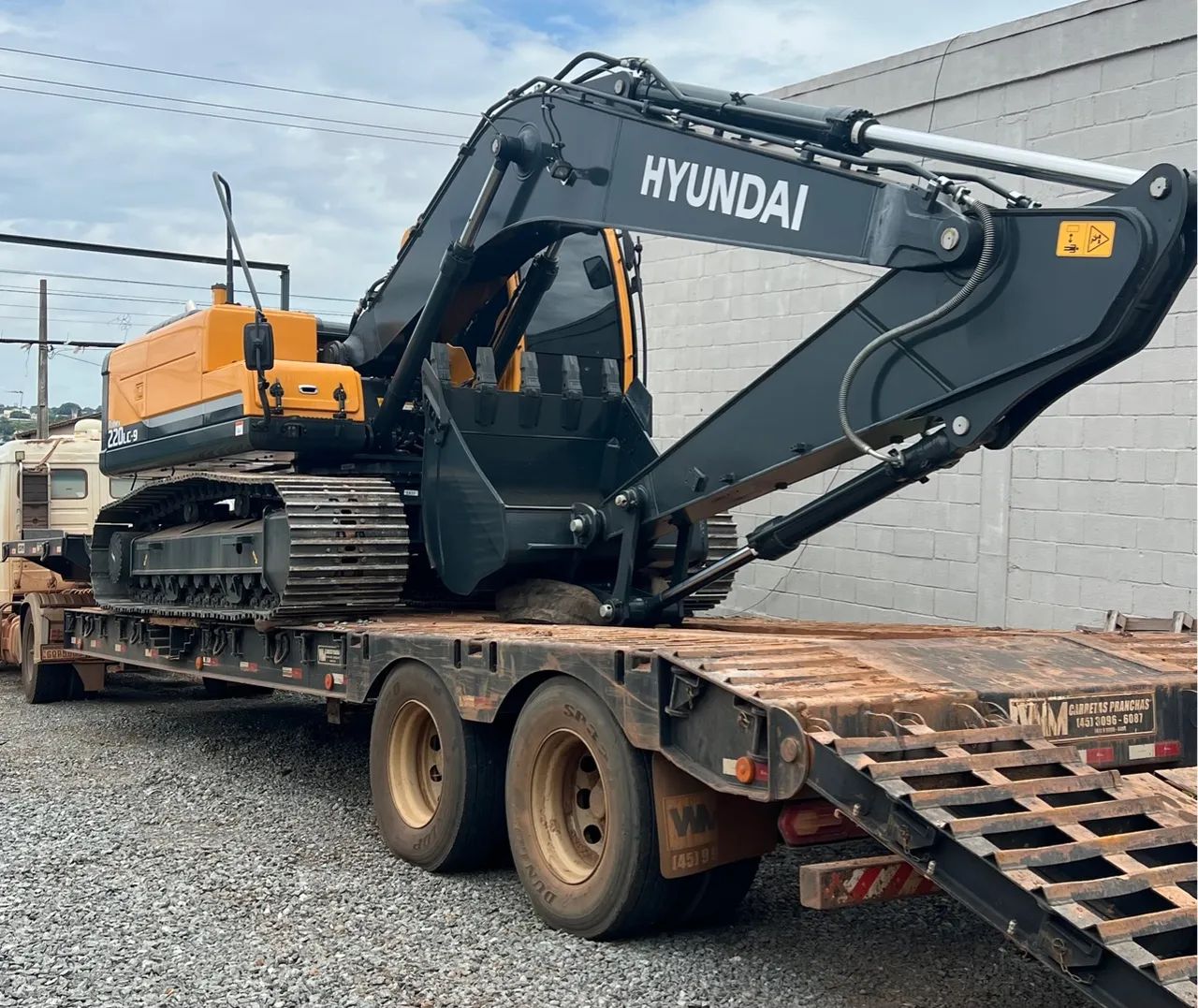 ESCAVADEIRA ano2025 financio HYUNDAI R220 ANO 2025 não Komatsu caterpillar Cat Sany  - Foto 6
