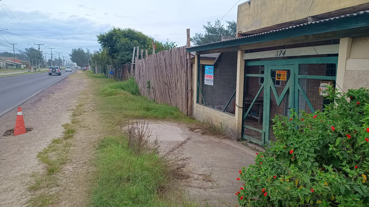 Muita bom casa pra moradia ou ponto comercial.