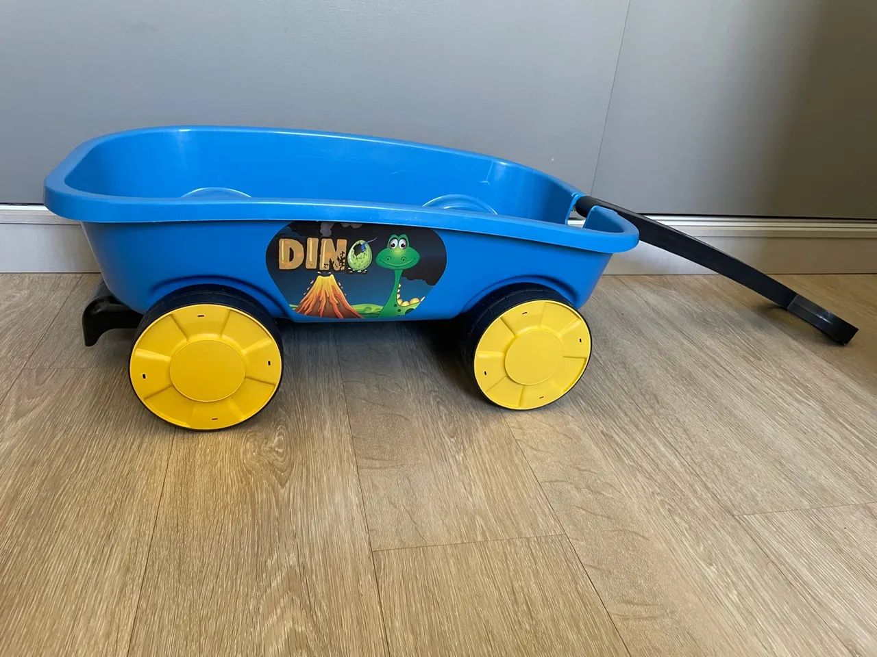 Carrinho de puxar brinquedos 