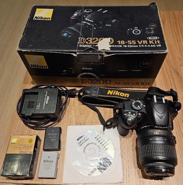 Nikon D3200 - Lente 18-55mm, SD Card 32Gb, 61k clicks - Câmeras e