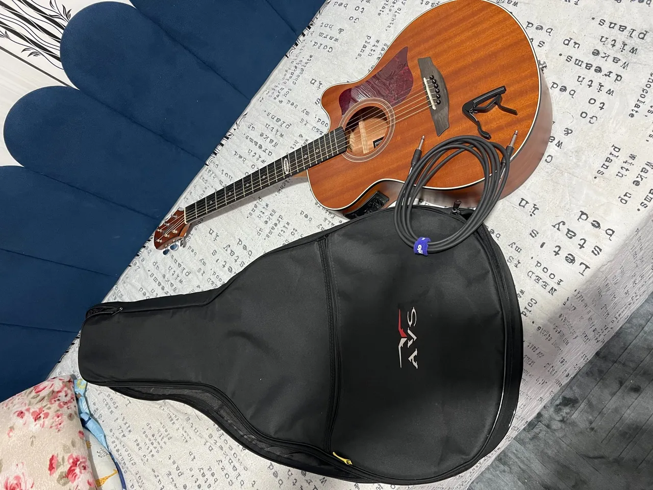 Violão Acústico com Capotraste e Case
