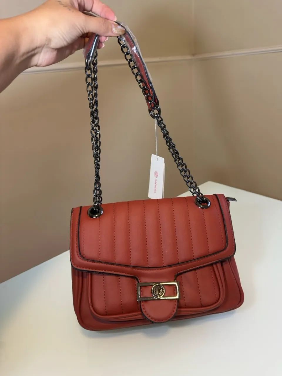 Bolsa de Ombro com Corrente