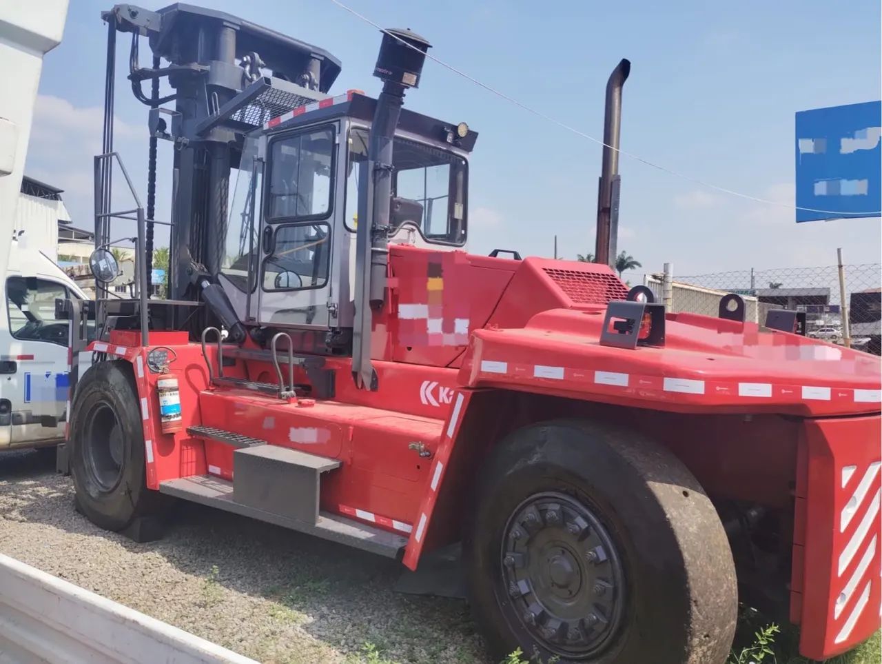 Empilhadeira Kalmar 20 Ton - Cabinada | Diesel | Ano 2015 - Foto 5