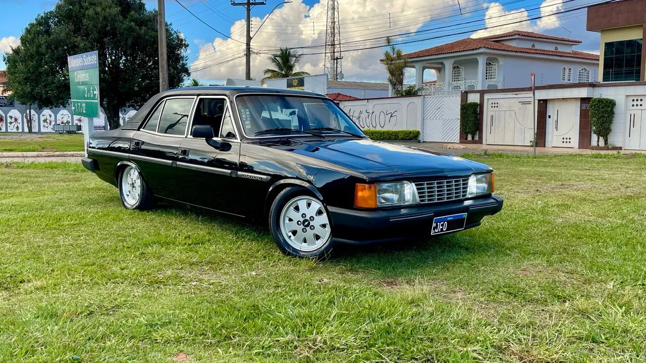 Opala Placa preta, impecável.