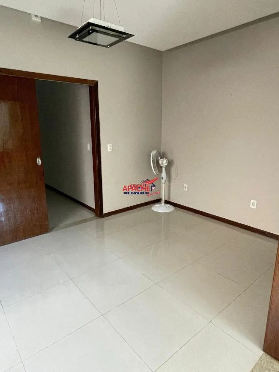 Casa contendo 04 quartos para venda no Centro de Teixeiras- MG. - Foto 4