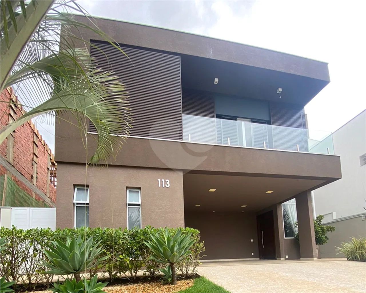 Casa à venda ou para alugar com 4 quartos, sendo 4 suítes, no condomínio Alphaville Nova E
