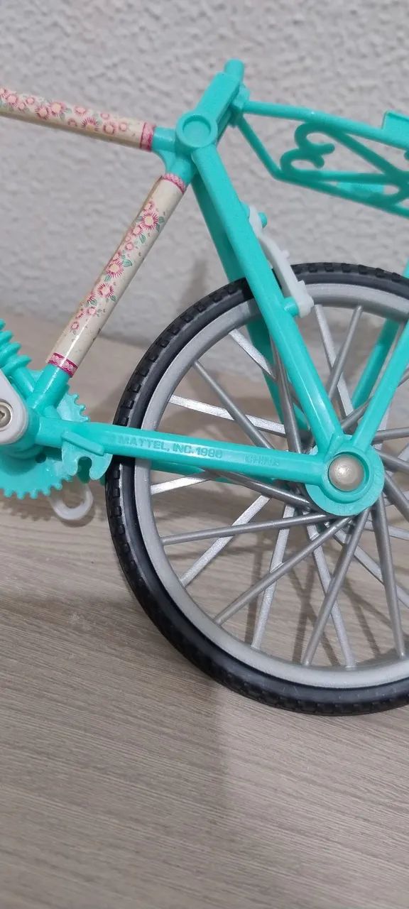 Bicicleta Barbie original Mattel + Prancha de Surf - Foto 4