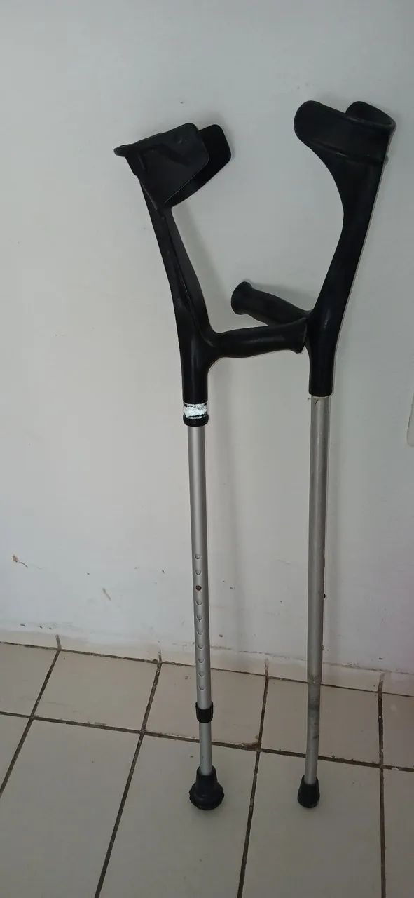 Bota ortopédica e duas Moletas. - Foto 4