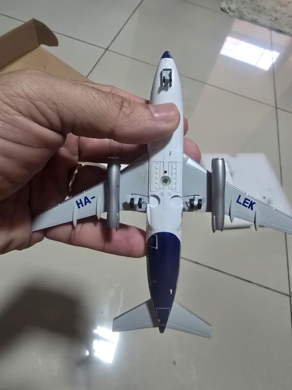 MINIATURA BOEING 737 200  MALEV  1/200   JC WINGS - Foto 2