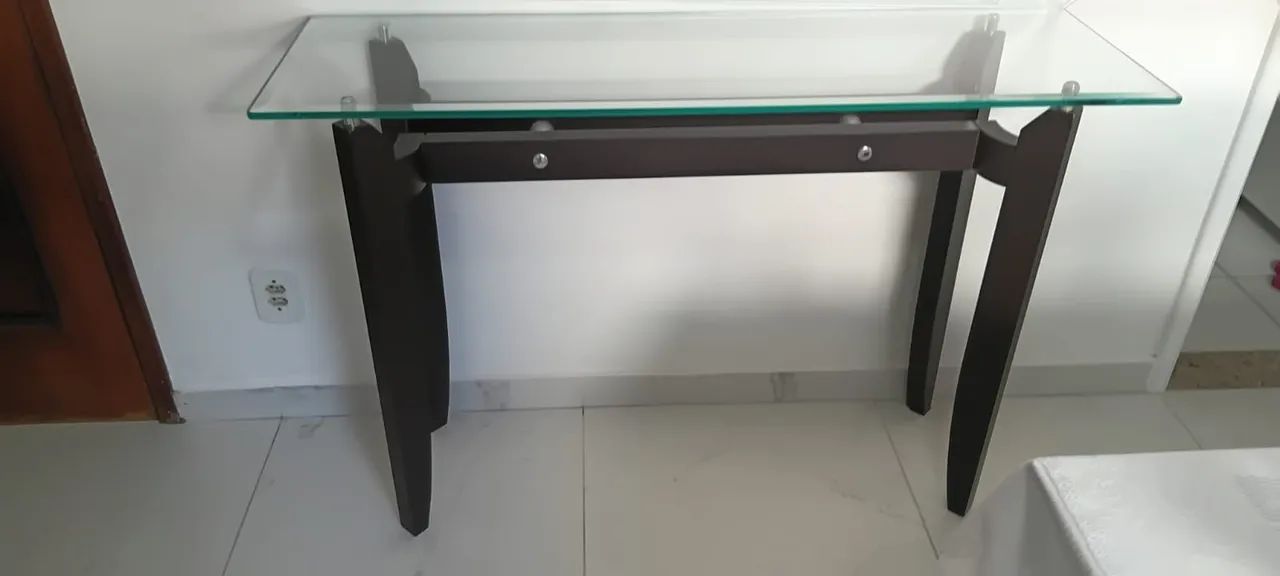 MESA COM 6 CADEIRAS E APARADOR: TAMPO DE VIDRO E CONSERVADA - Foto 3