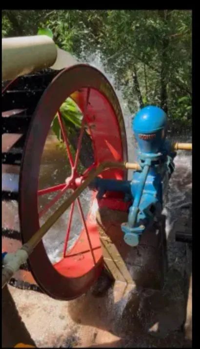 Vendo roda d'agua só precisa de um dono .