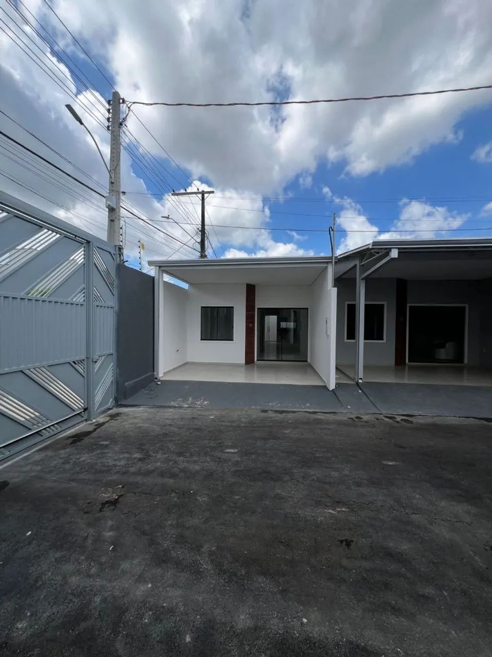 ALUGA-SE CASA (NO PARQUE DEZ ) COM 02 QUARTOS