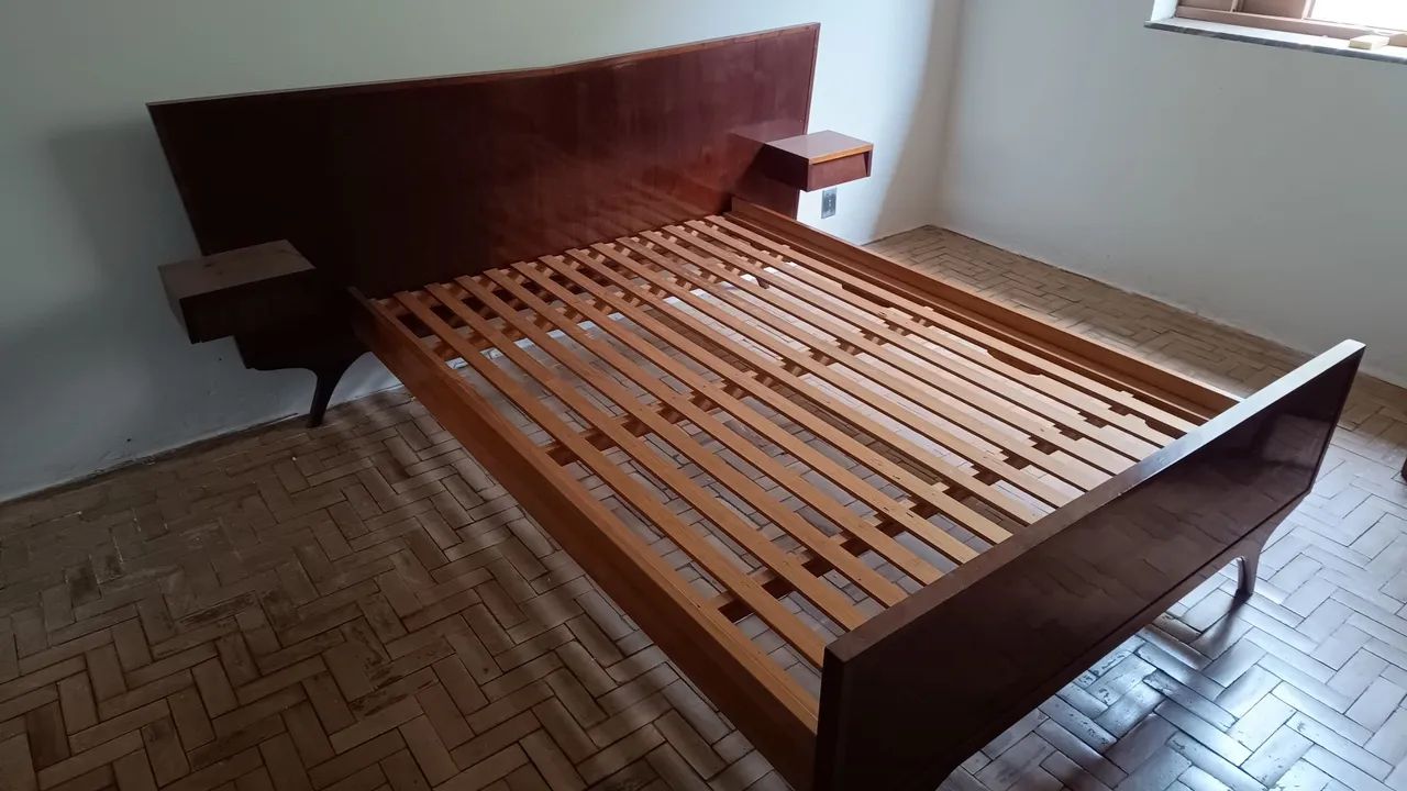 Cama casal antiga 