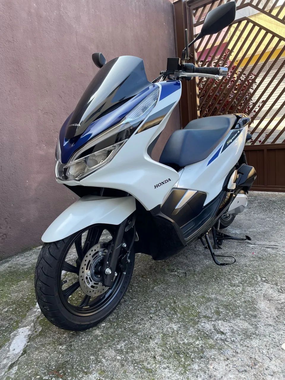 PCX Sport branca 