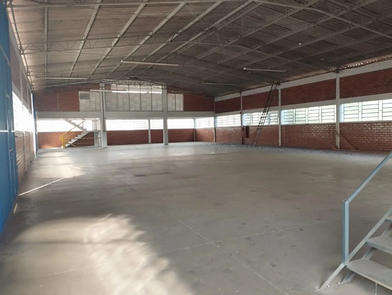 Barracão para Locação - 1.100m² Próximo à Rodovia