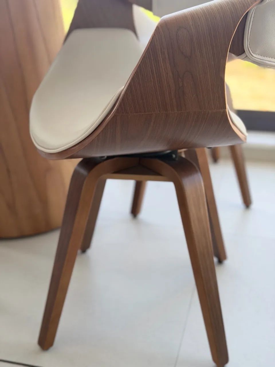 Mesa de Jantar Redonda com 4 Cadeiras | Design Sofisticado | Impecável - Foto 4