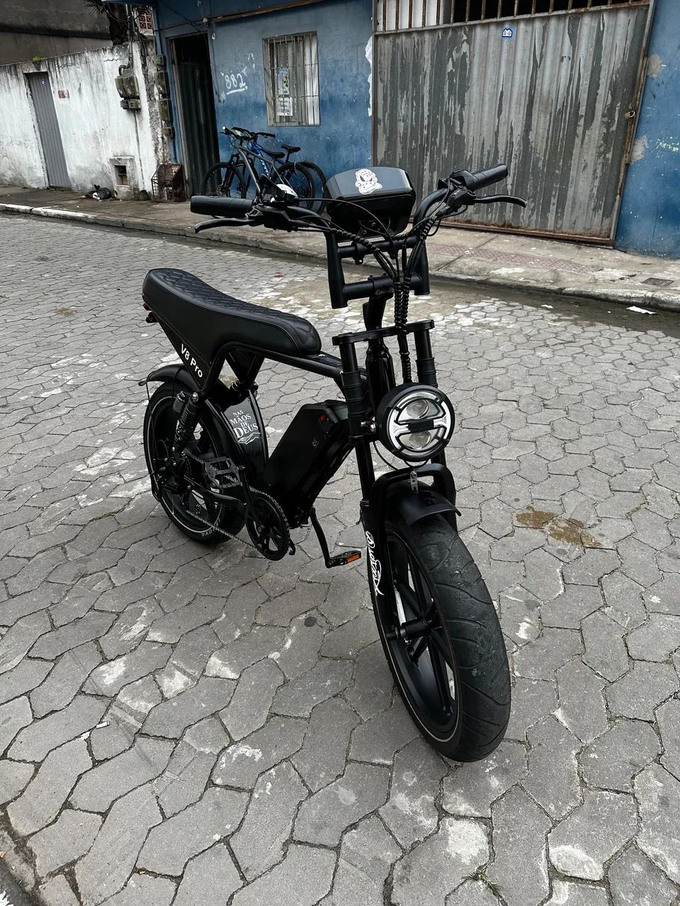 Bike elétrica V8pro preta 