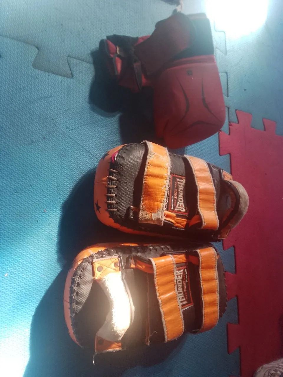 Luva e aparador de muay Thai 