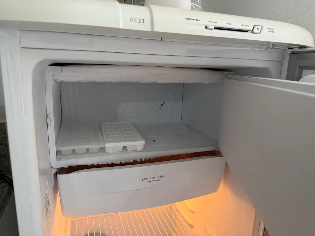 Geladeira Electrolux branca  - Foto 3