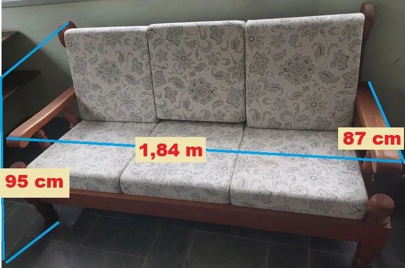 Vendo 2 sofás 3 lugares, madeira maciça com almofadas no assento e encosto...