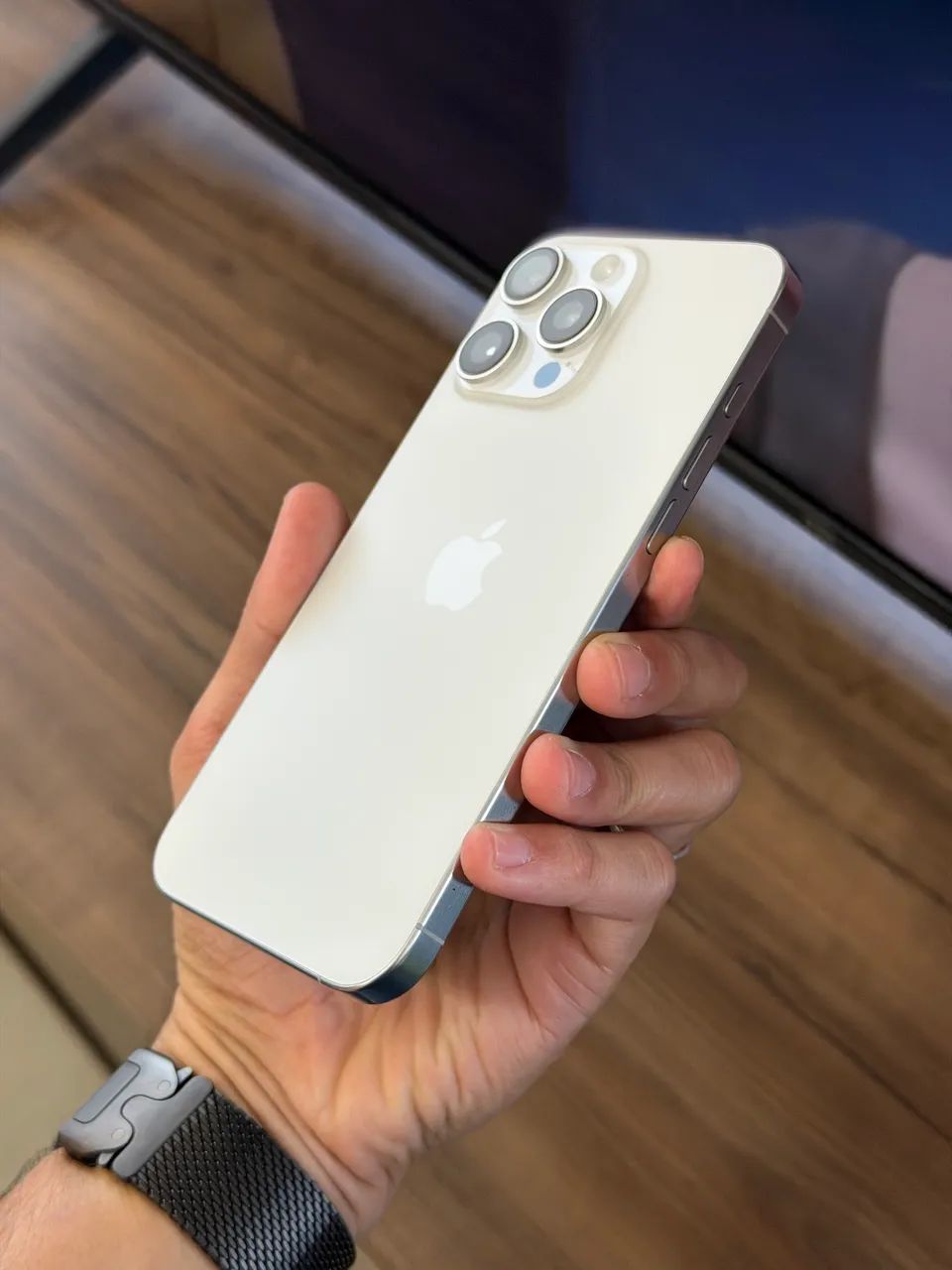 iPhone 16 Pro Max 256gb Titânio Branco Garantia - Foto 4