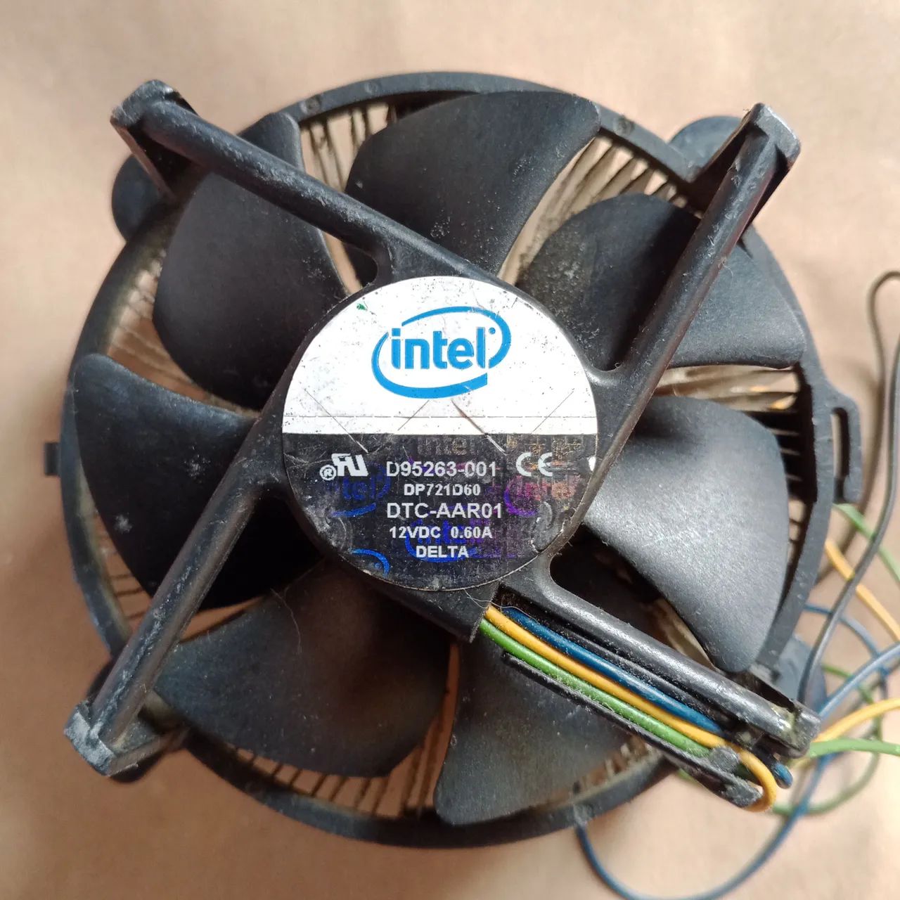 Cooler. Box. Intel D95263-001 (modelo interno: DTC-AAR01).