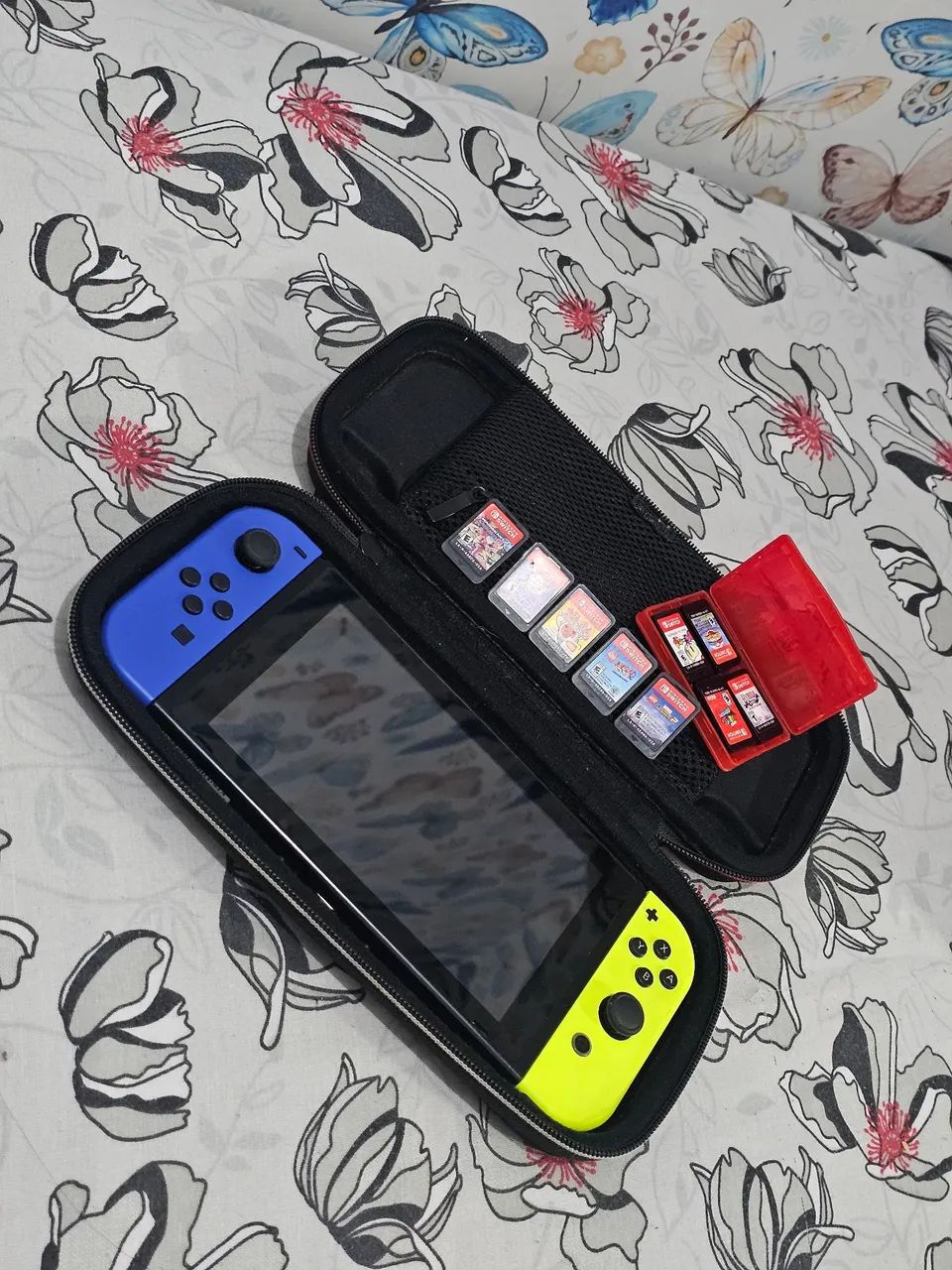 Nitendo switch azul e amarelo neon