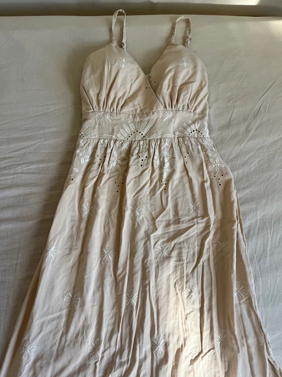 Vestido bege rendado - Foto 2
