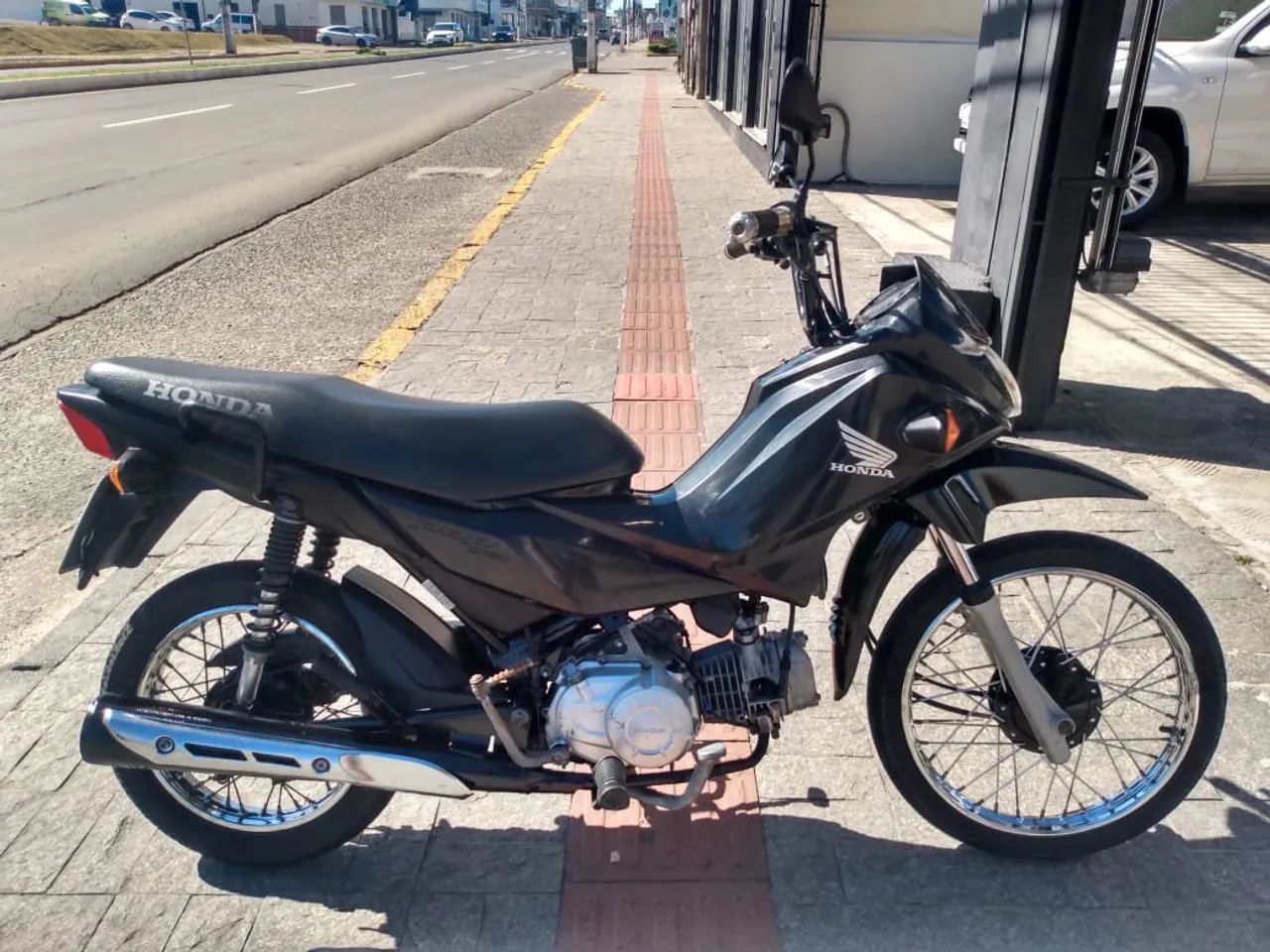 Vendo pop 110i muito conservada 