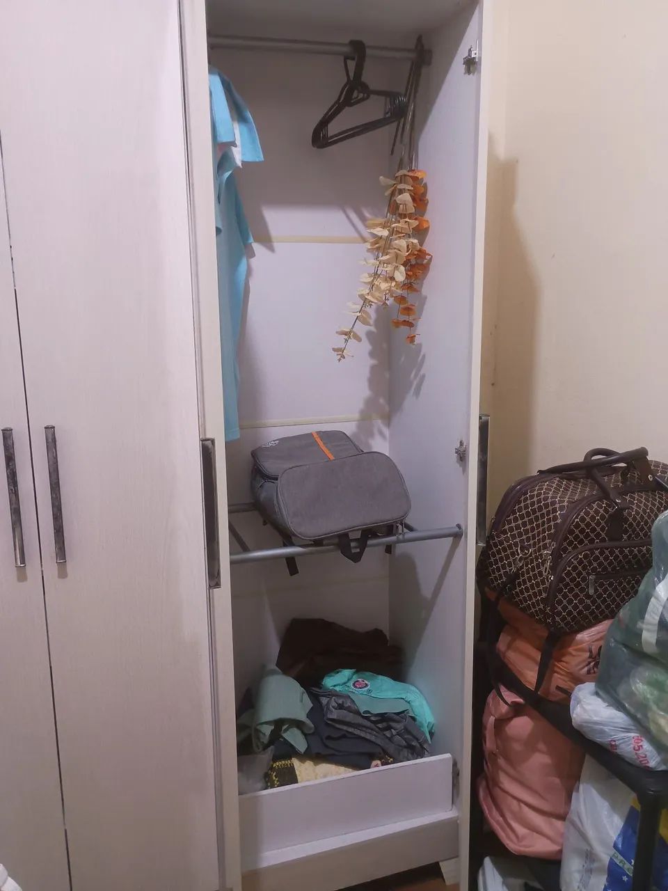 Guarda-roupa 6 portas, MDF. - Foto 4
