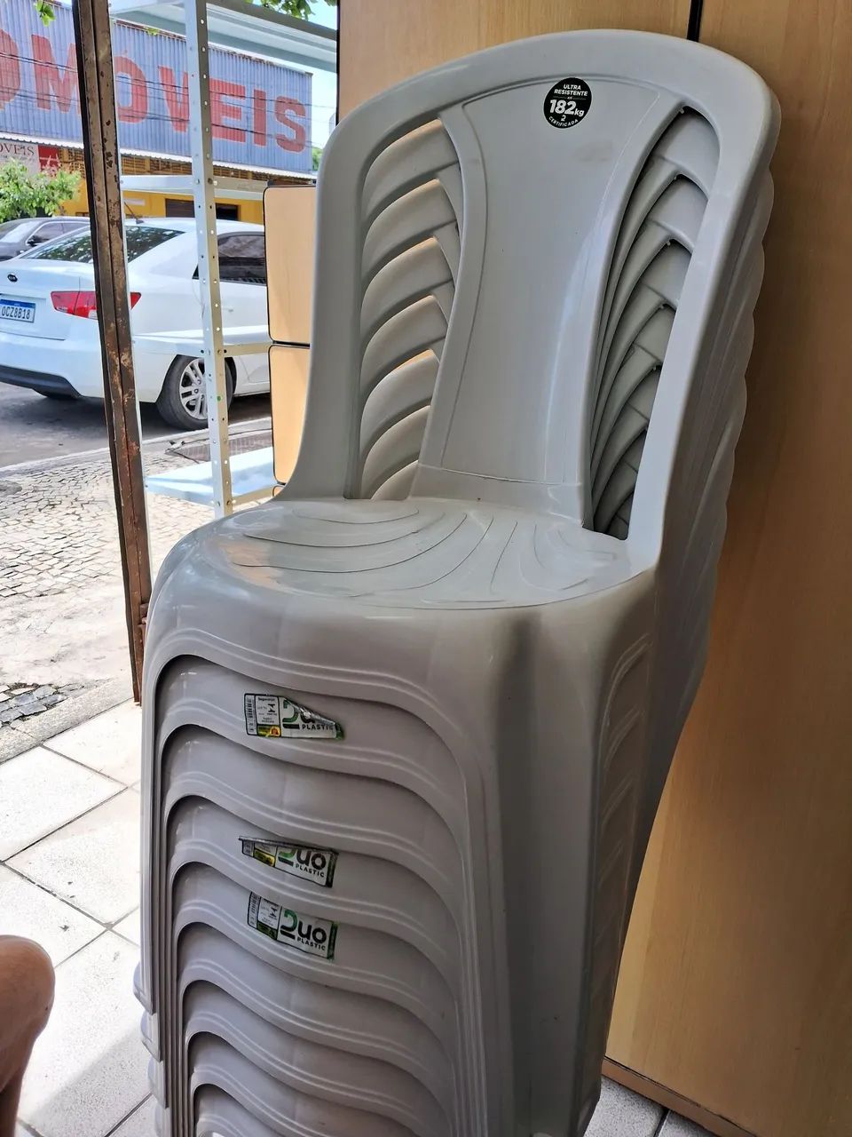 Cadeiras plasticas suporta 180k